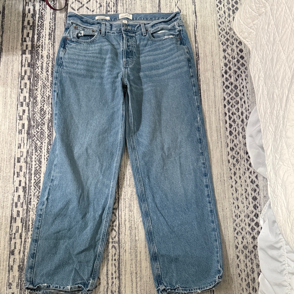 Universal Thread Medium Blue Denim Jeans with Classic Waistband